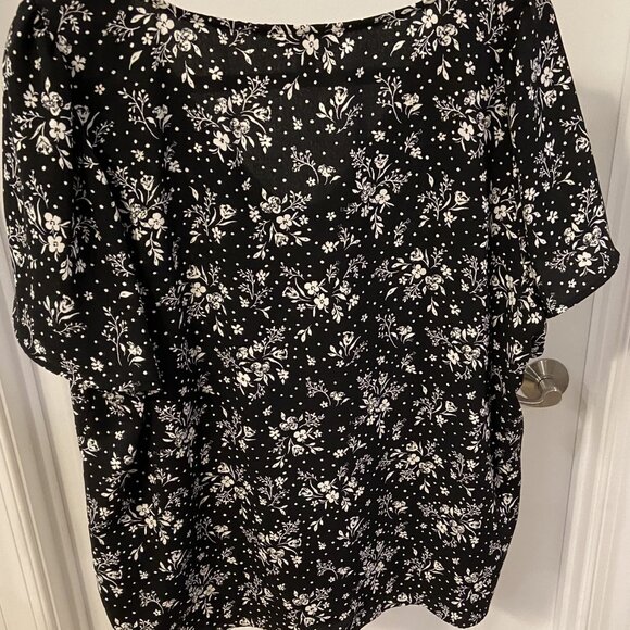 Lauren Conrad Flutter Sleeve V-Neck Blouse with Bow - Picture 6 of 7